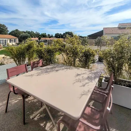 2 Bedroom Amazing In Saint Hilaire