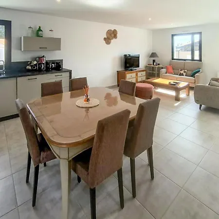 2 Bedroom Amazing In Saint Hilaire Prázdninový dům *