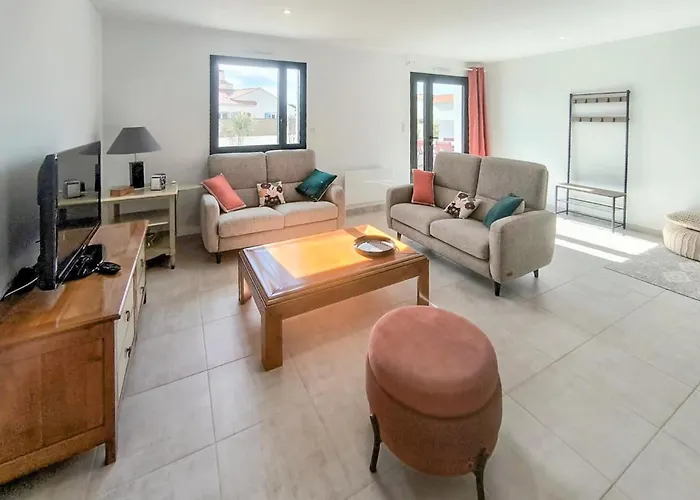 2 Bedroom Amazing In Saint Hilaire *