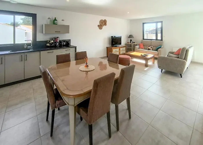 2 Bedroom Amazing In Saint Hilaire Nyaraló *