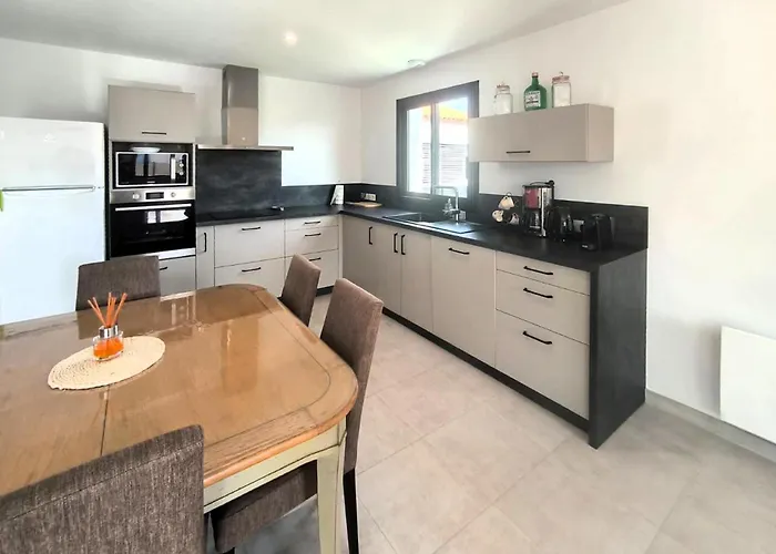 2 Bedroom Amazing In Saint Hilaire Nyaraló *