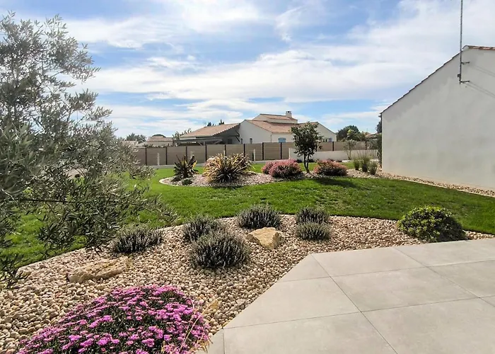 Nyaraló 2 Bedroom Amazing In Saint Hilaire *