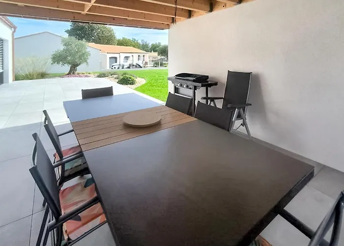 Nyaraló 2 Bedroom Amazing In Saint Hilaire *