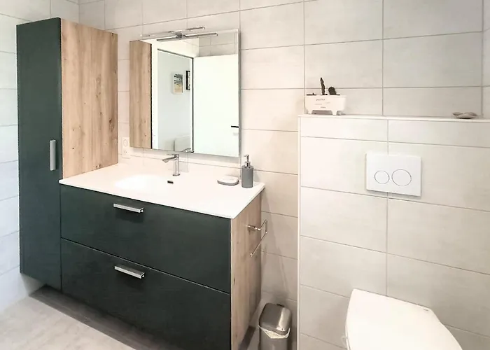 2 Bedroom Amazing In Saint Hilaire Nyaraló